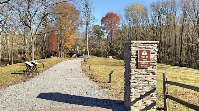 2142 Trieste Trl, Adams, TN 37010