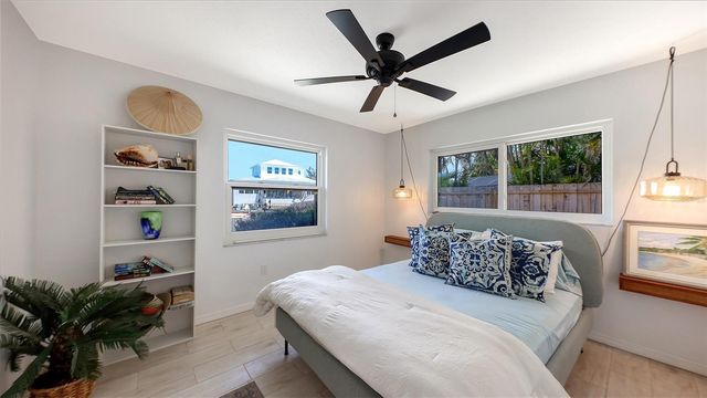 589 COMMONWEALTH LANE, Sarasota, FL 34242