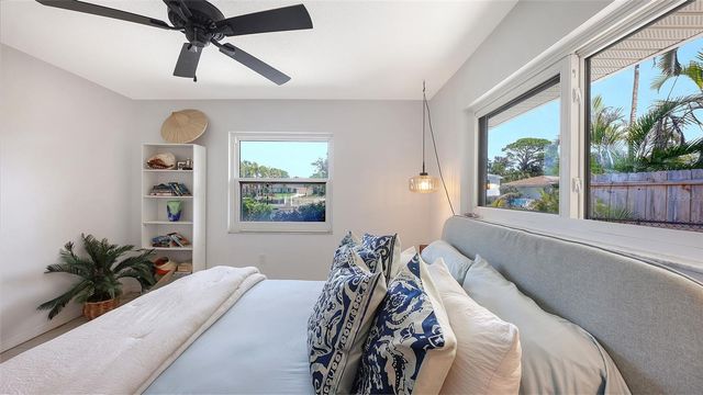589 COMMONWEALTH LANE, Sarasota, FL 34242