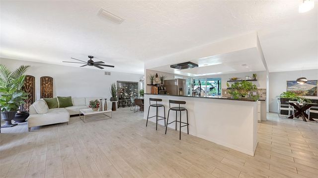 589 COMMONWEALTH LANE, Sarasota, FL 34242