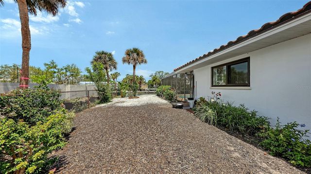 589 COMMONWEALTH LANE, Sarasota, FL 34242