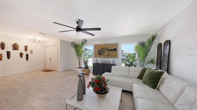 589 COMMONWEALTH LANE, Sarasota, FL 34242
