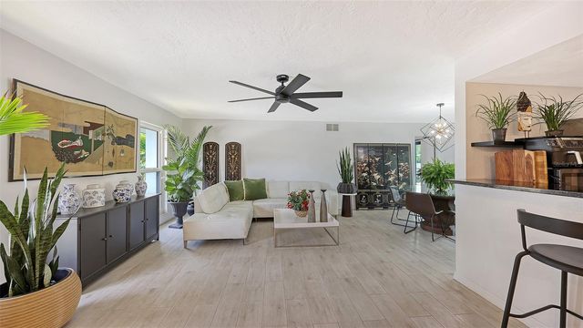 589 COMMONWEALTH LANE, Sarasota, FL 34242