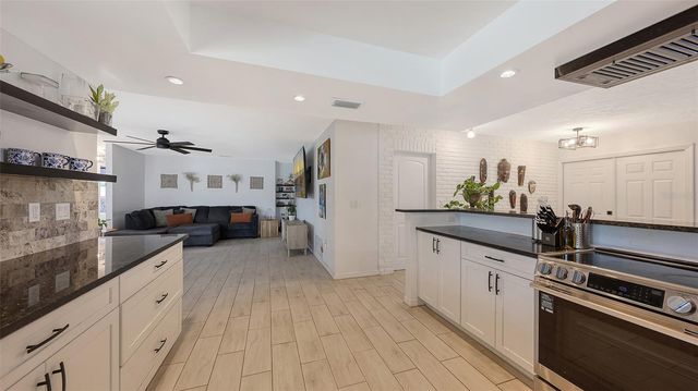 589 COMMONWEALTH LANE, Sarasota, FL 34242