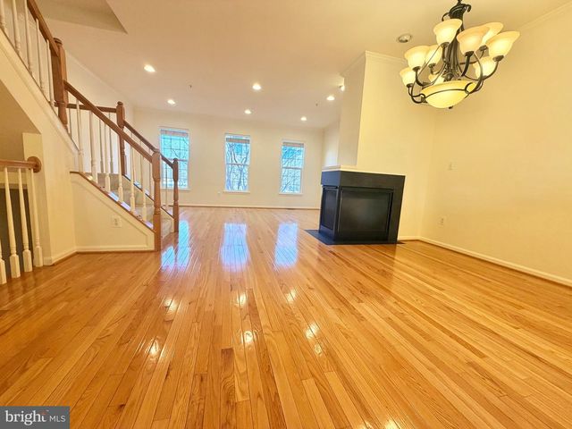 9710 WASHINGTONIAN BLVD, Gaithersburg, MD 20878