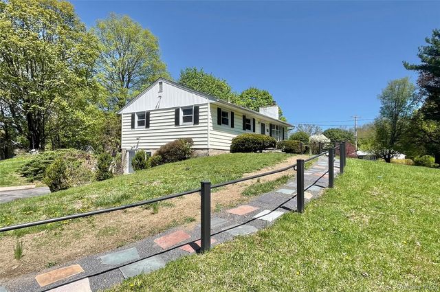 2 Long Meadow Drive, Staatsburg, NY 12580