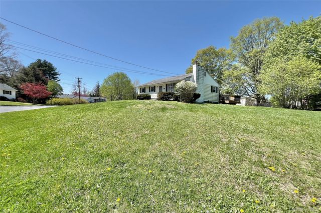 2 Long Meadow Drive, Staatsburg, NY 12580