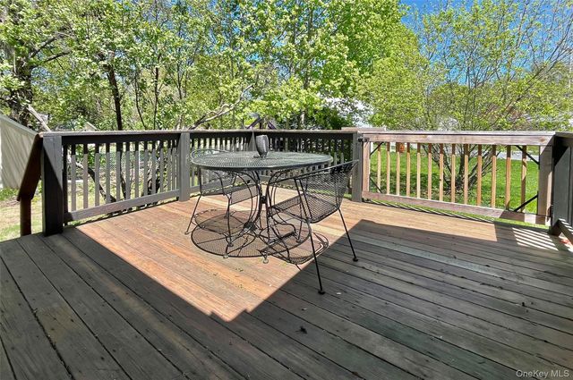 2 Long Meadow Drive, Staatsburg, NY 12580