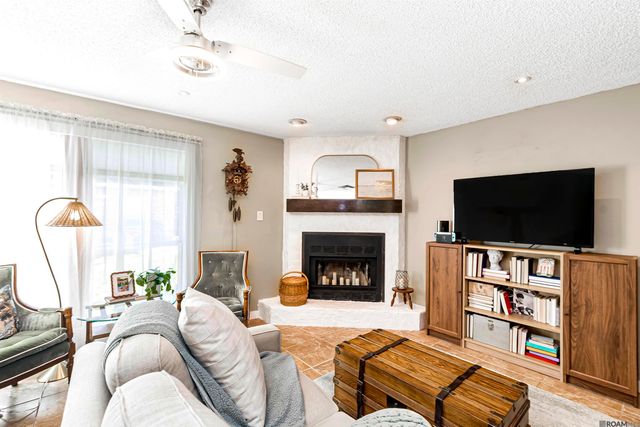 8449 E Cypress Point Ct, Baton Rouge, LA 70809