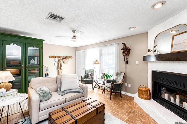 8449 E Cypress Point Ct, Baton Rouge, LA 70809