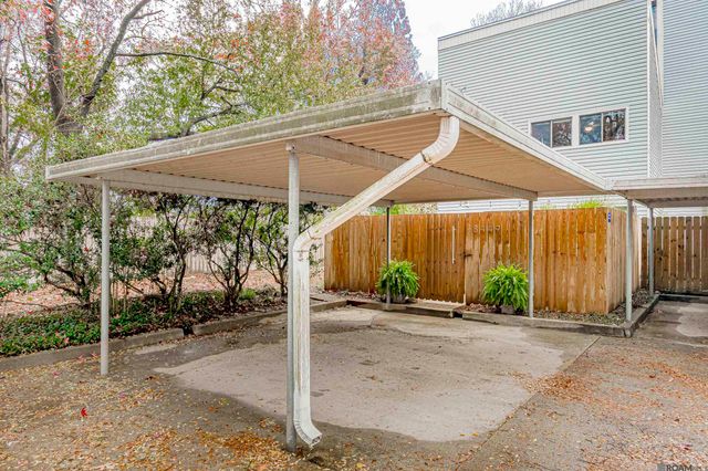 8449 E Cypress Point Ct, Baton Rouge, LA 70809