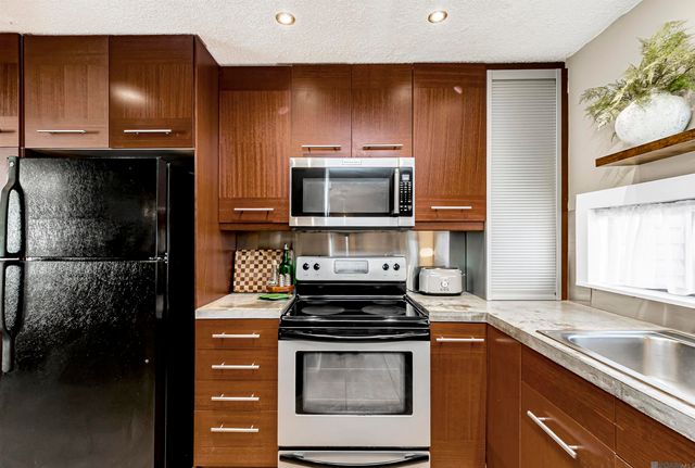 8449 E Cypress Point Ct, Baton Rouge, LA 70809