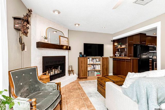 8449 E Cypress Point Ct, Baton Rouge, LA 70809