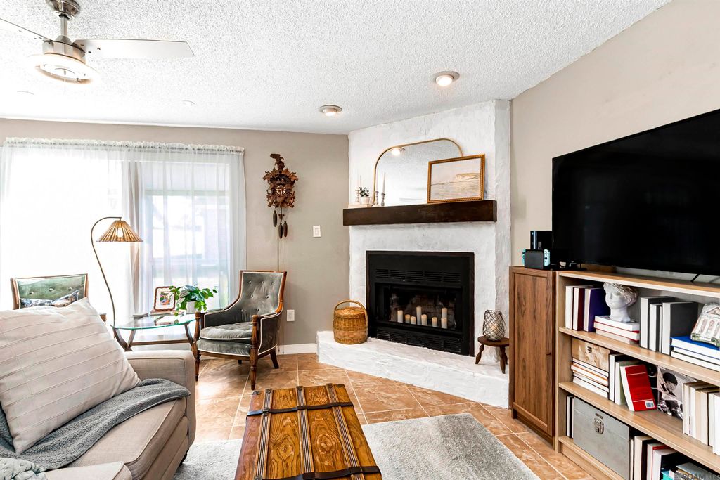 8449 E Cypress Point Ct, Baton Rouge, LA 70809