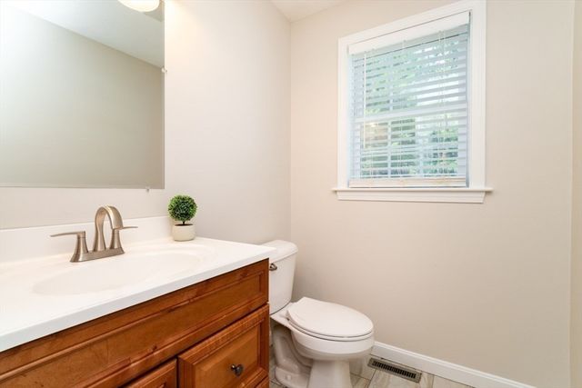 264 Charge Pond Rd, Wareham, MA 02571