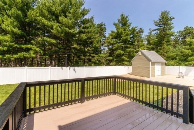 264 Charge Pond Rd, Wareham, MA 02571