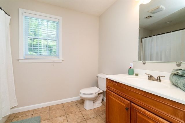 264 Charge Pond Rd, Wareham, MA 02571
