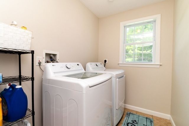 264 Charge Pond Rd, Wareham, MA 02571
