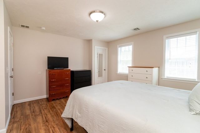 264 Charge Pond Rd, Wareham, MA 02571