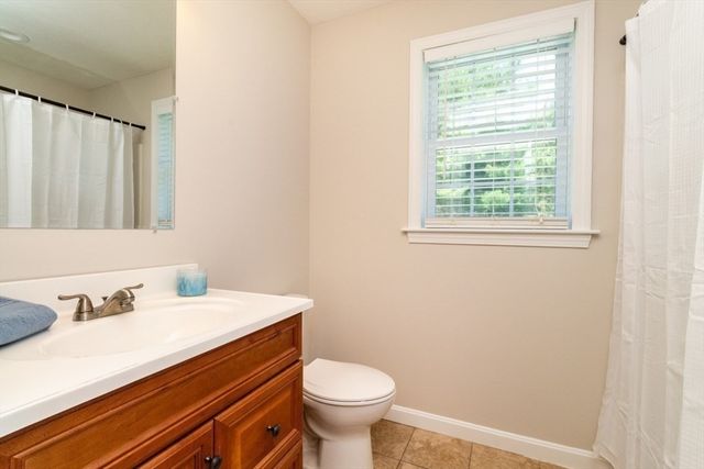 264 Charge Pond Rd, Wareham, MA 02571