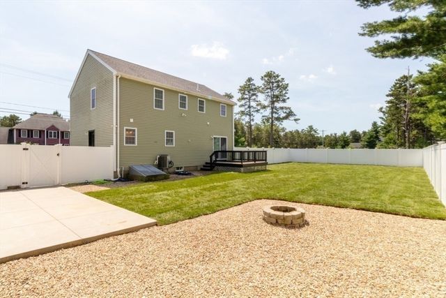264 Charge Pond Rd, Wareham, MA 02571