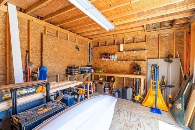 264 Charge Pond Rd, Wareham, MA 02571