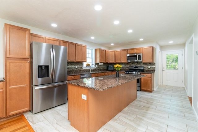 264 Charge Pond Rd, Wareham, MA 02571