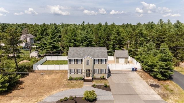 264 Charge Pond Rd, Wareham, MA 02571