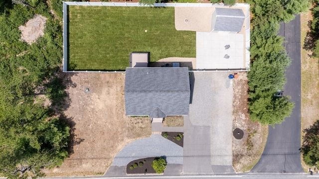 264 Charge Pond Rd, Wareham, MA 02571