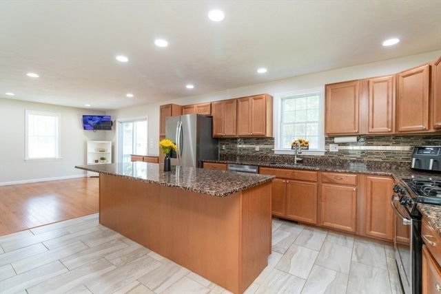 264 Charge Pond Rd, Wareham, MA 02571