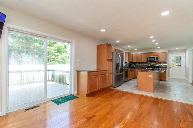 264 Charge Pond Rd, Wareham, MA 02571