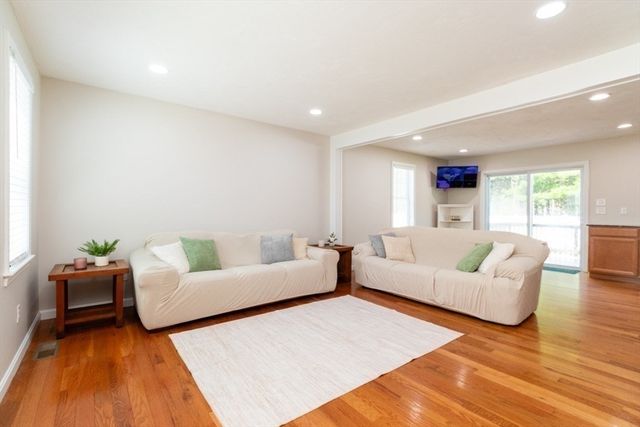 264 Charge Pond Rd, Wareham, MA 02571