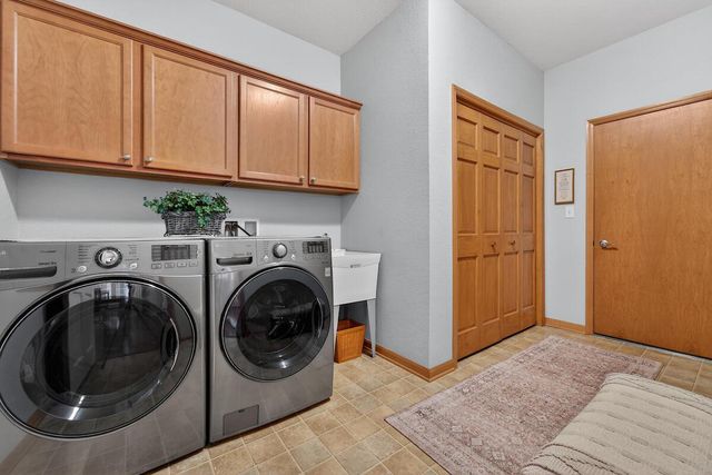 W162N5503 Westwind DRIVE, Menomonee Falls, WI 53051