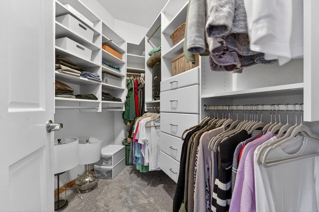 W162N5503 Westwind DRIVE, Menomonee Falls, WI 53051