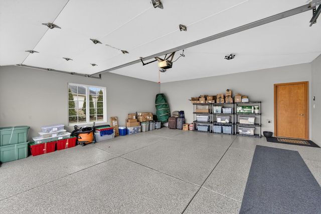 W162N5503 Westwind DRIVE, Menomonee Falls, WI 53051