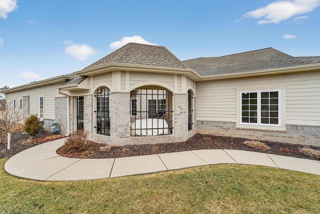 W162N5503 Westwind DRIVE, Menomonee Falls, WI 53051