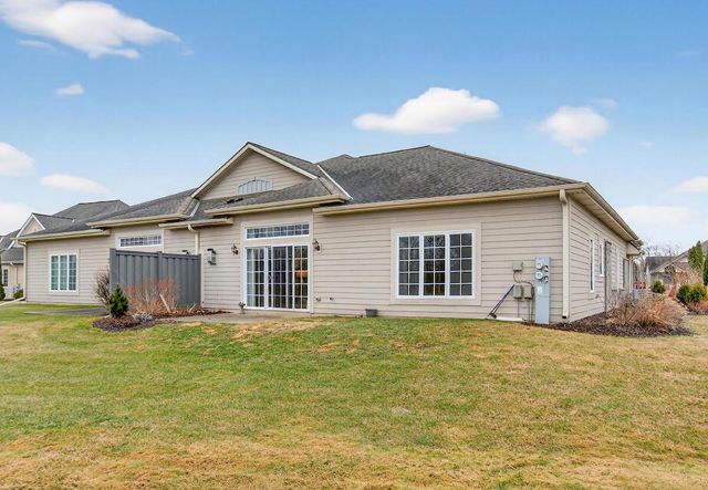 W162N5503 Westwind DRIVE, Menomonee Falls, WI 53051