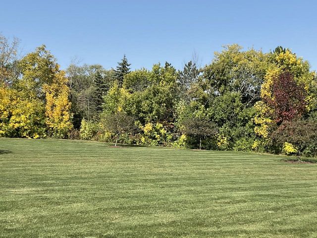 W162N5503 Westwind DRIVE, Menomonee Falls, WI 53051