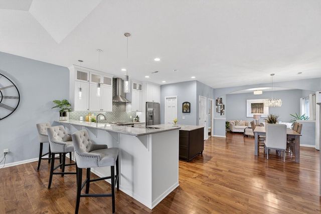 W162N5503 Westwind DRIVE, Menomonee Falls, WI 53051