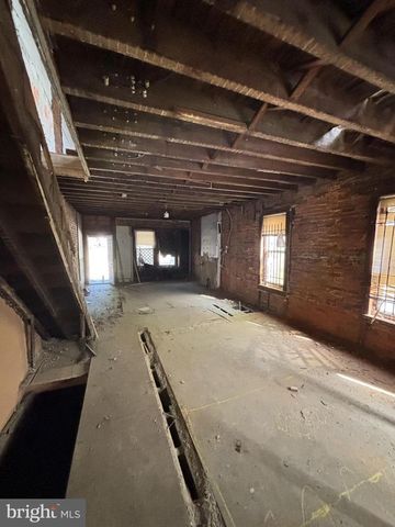 32 E WISTER ST, Philadelphia, PA 19144