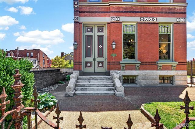 2612 S 12th Street, St Louis, MO 63118