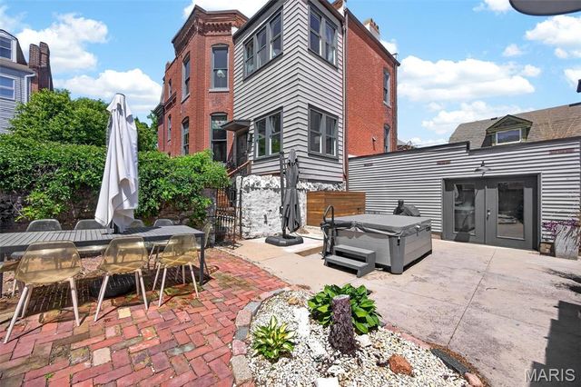 2612 S 12th Street, St Louis, MO 63118