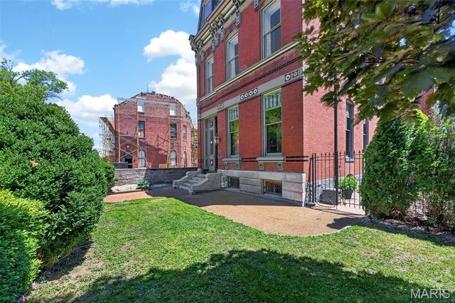 2612 S 12th Street, St Louis, MO 63118