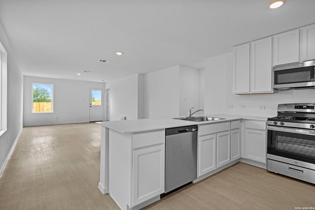 12907 Kathleen St, St Hedwig, TX 78152