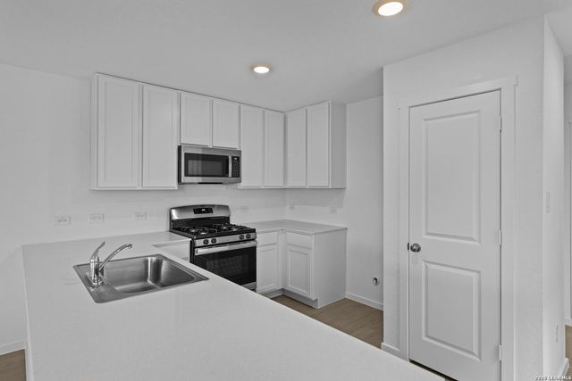 12907 Kathleen St, St Hedwig, TX 78152