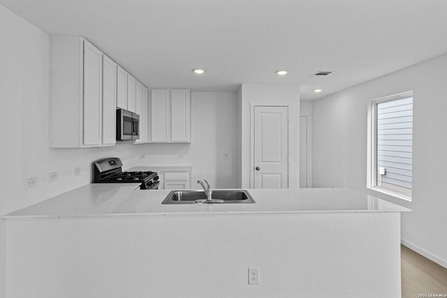 12907 Kathleen St, St Hedwig, TX 78152