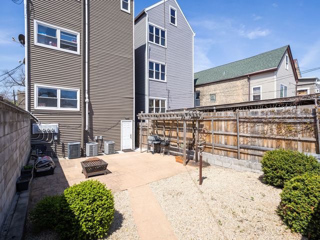 1643 S Fairfield Avenue, Chicago, IL 60608