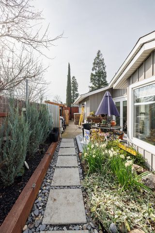 1178 Brookside Ln, Lincoln, CA 95648