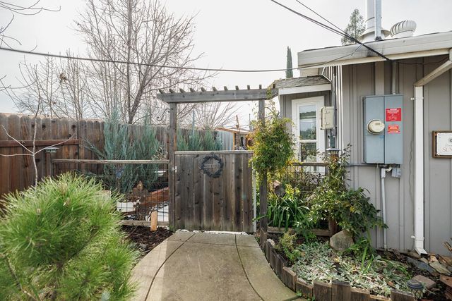 1178 Brookside Ln, Lincoln, CA 95648