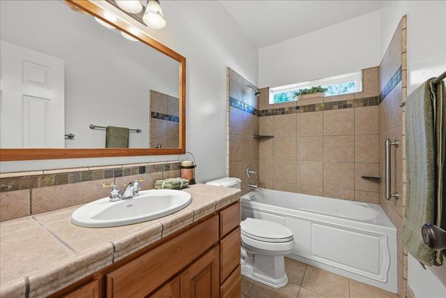 19372 Buck Ridge Rd, Grass Valley, CA 95949